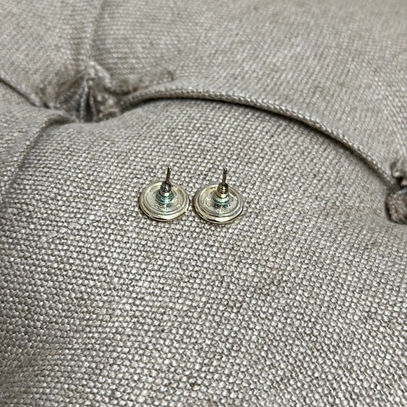 Kendra Scott Gold and Teal studs - Picture 5 of 6